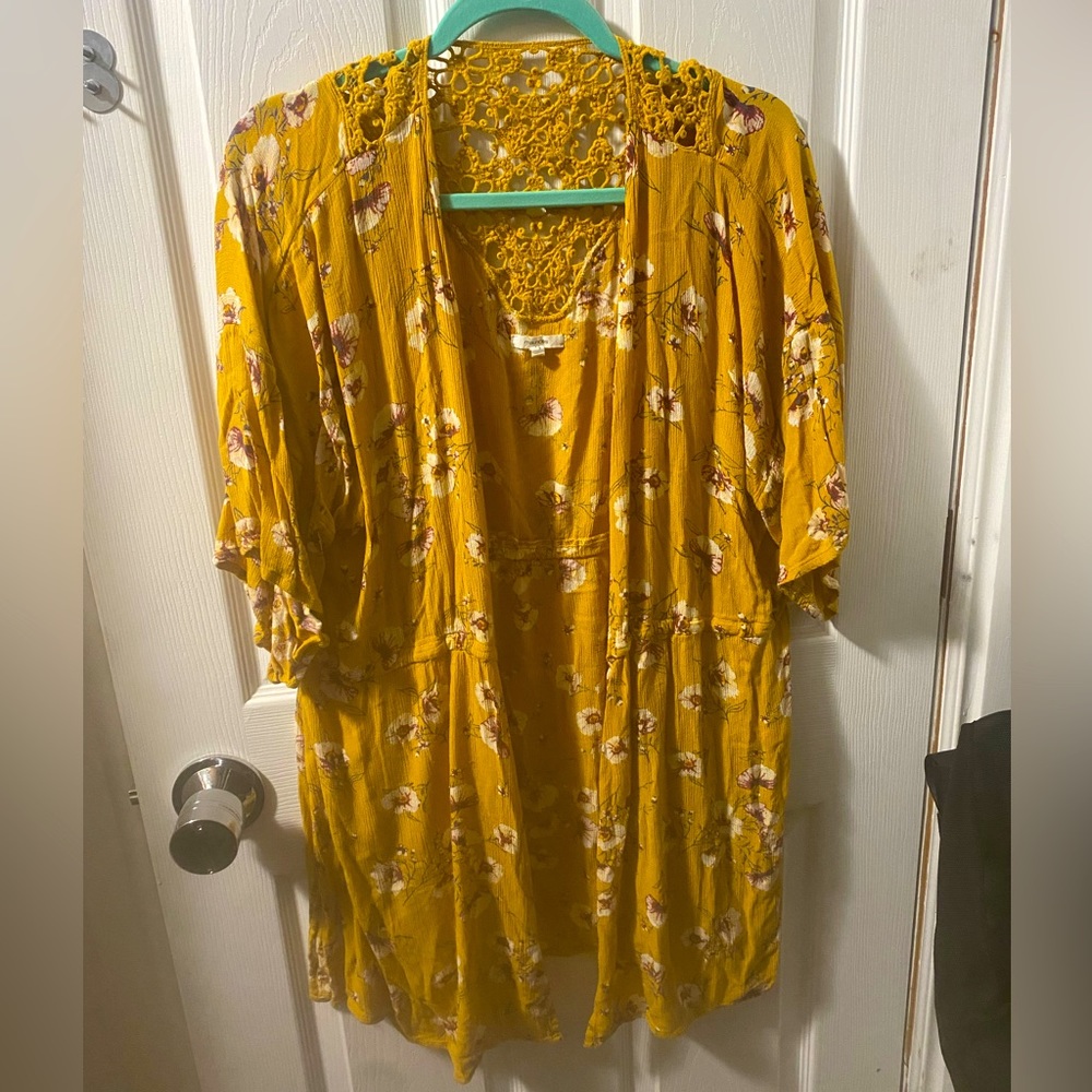 maurice’s size 2 light weight cardigan so cute and flowy